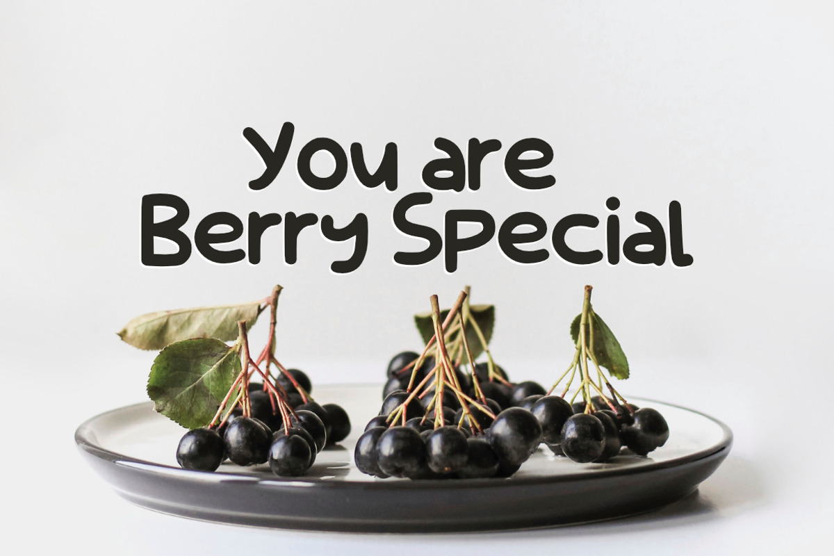 Red Berry Font preview 3