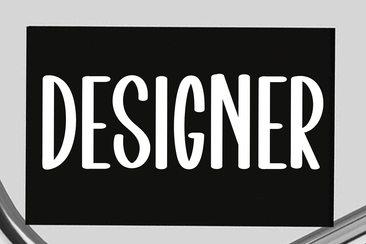 Floral, a Script Font by InermediaSTUDIO (Photo 4 of 7)