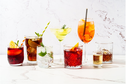 Alcohol cocktail drinks at white