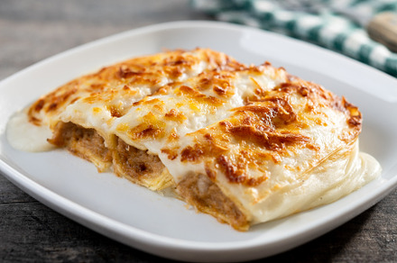 Baked Cannelloni with Cheese and Béchamel Sauce