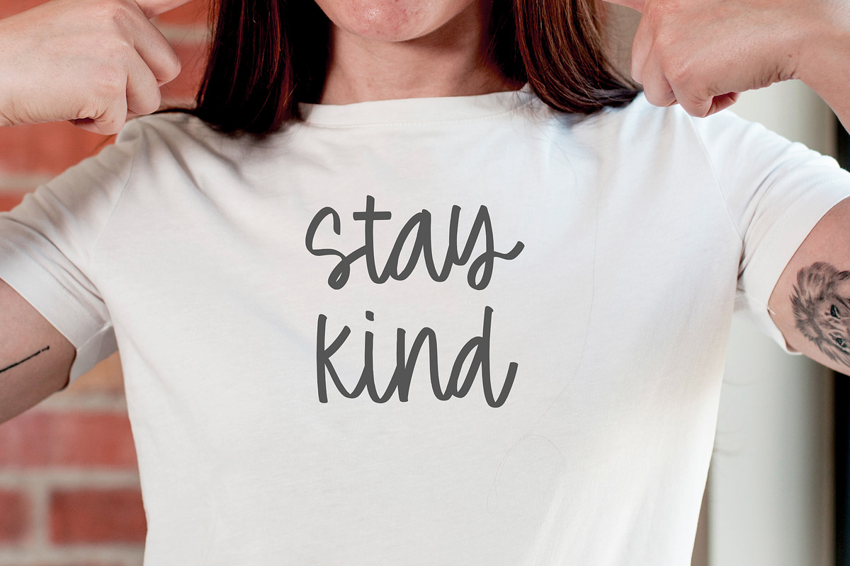Darling Charm Font, a Handwritten Font by Timurtype (Photo 2 of 7)