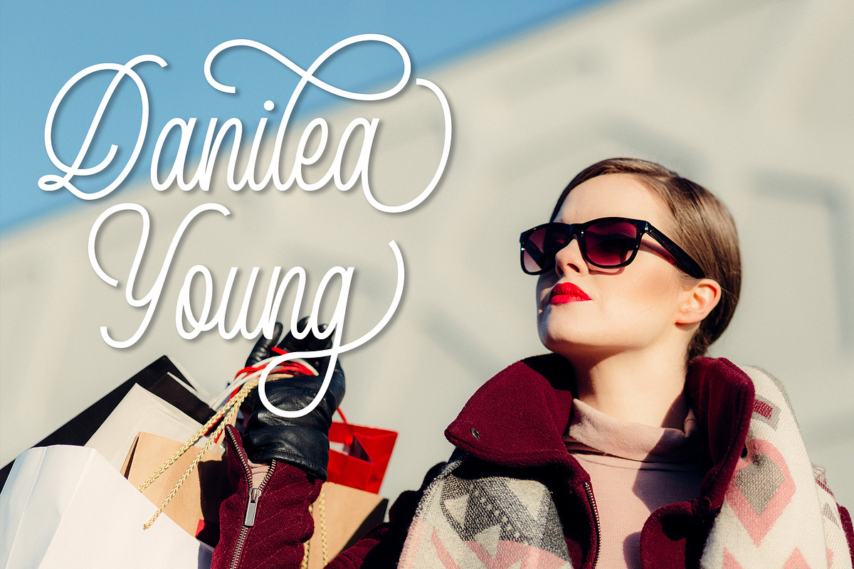 Queenline Script Font preview 8