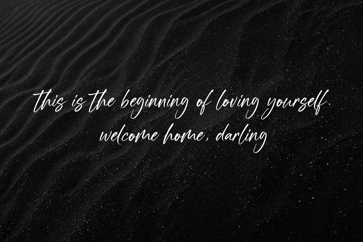 Sienthas // Handwritten Script Font, a Script Font by HanzelSpace Studio (Photo 4 of 9)
