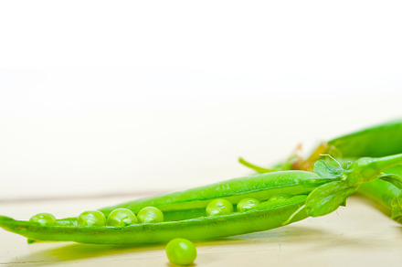 hearthy fresh green peas, a Photo by keko64