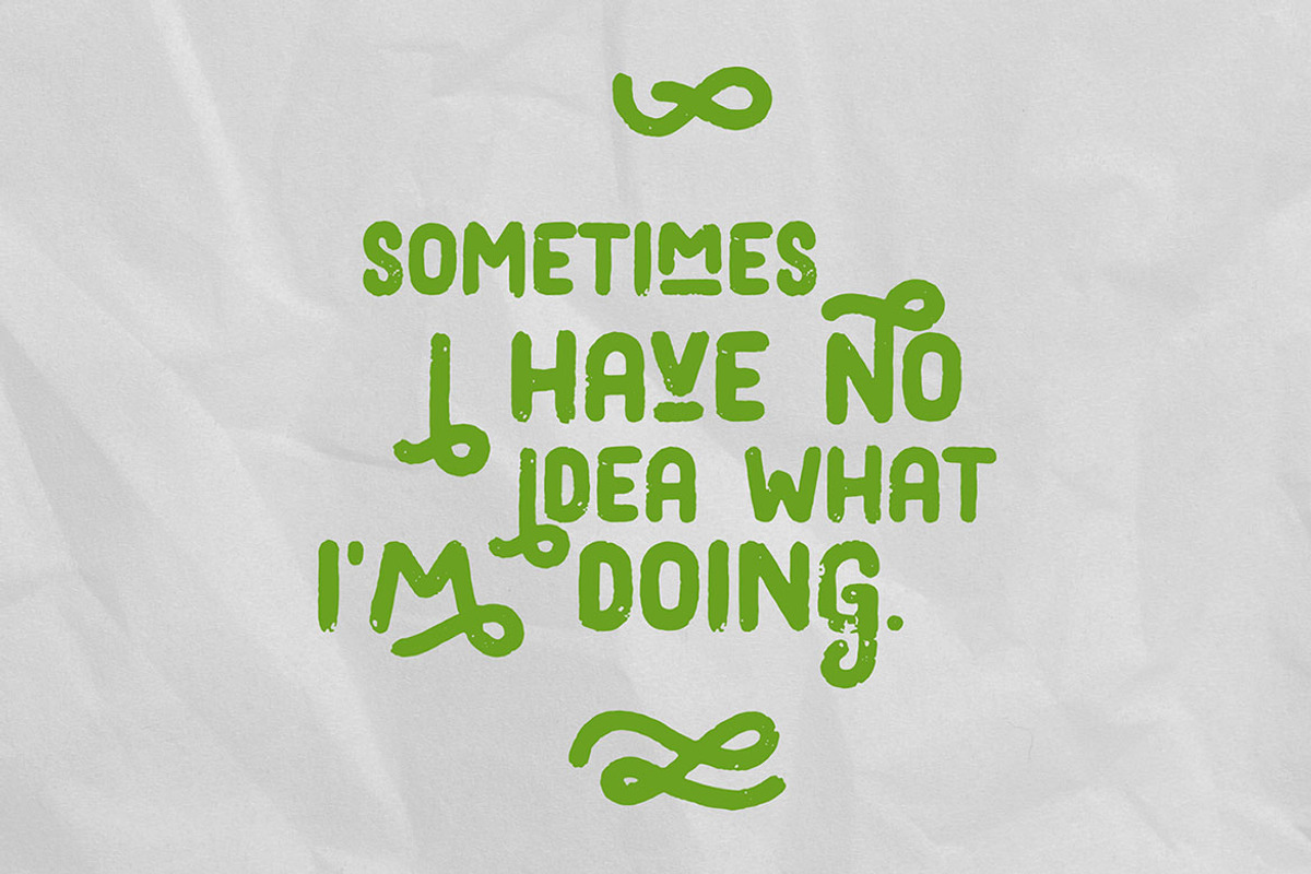 Nostalgia Queen Vintage Font, a Sans Serif Font by Deeezy (Photo 2 of 8)