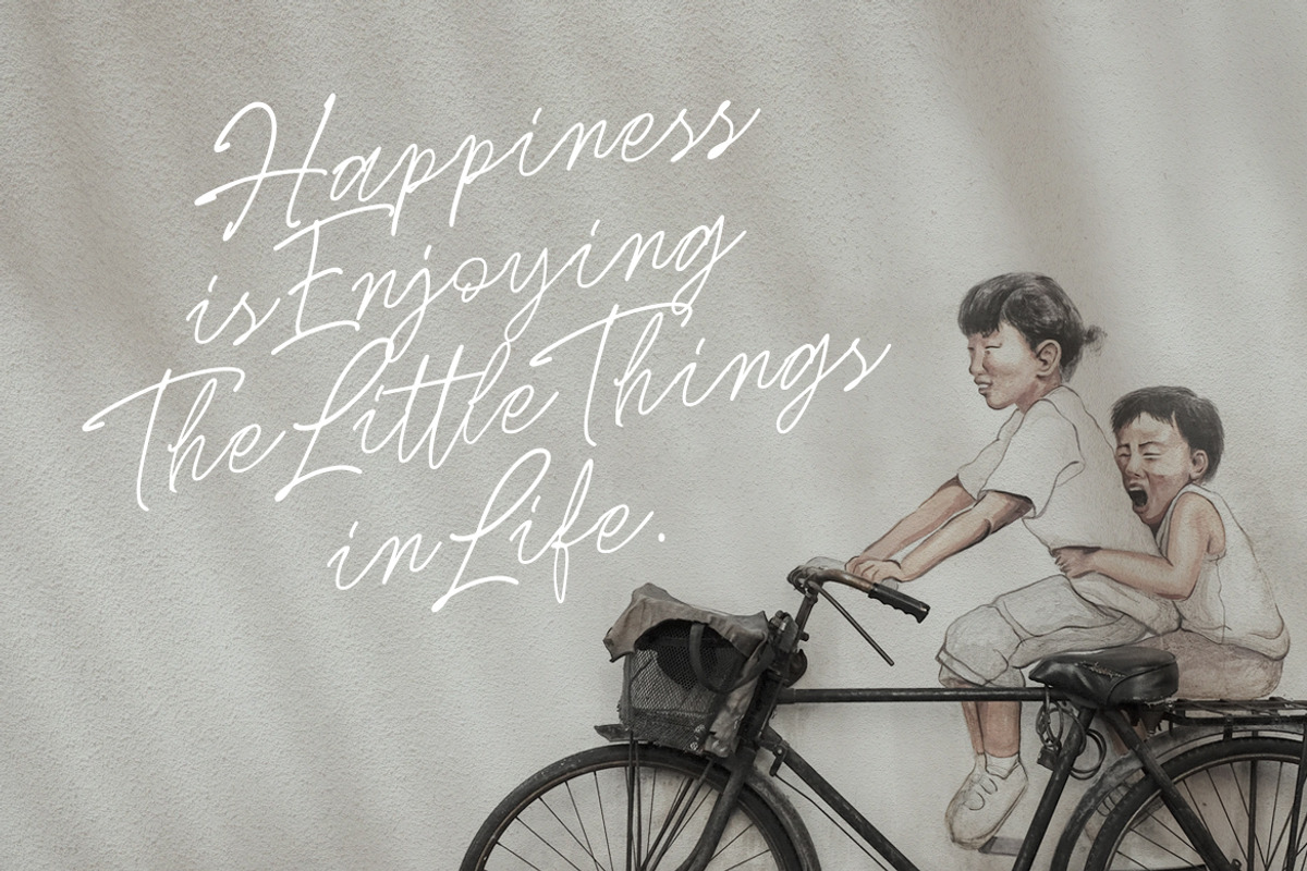 Masterline - Signature Script, a Script Font by Weape Studio (Photo 9 of 10)