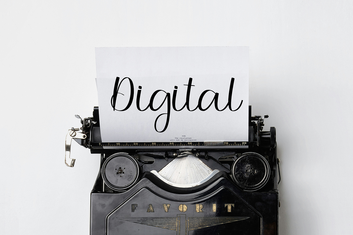Mama, a Handwritten Font by InermediaSTUDIO (Photo 6 of 8)
