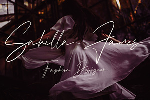 Mahallina Signature Script Font