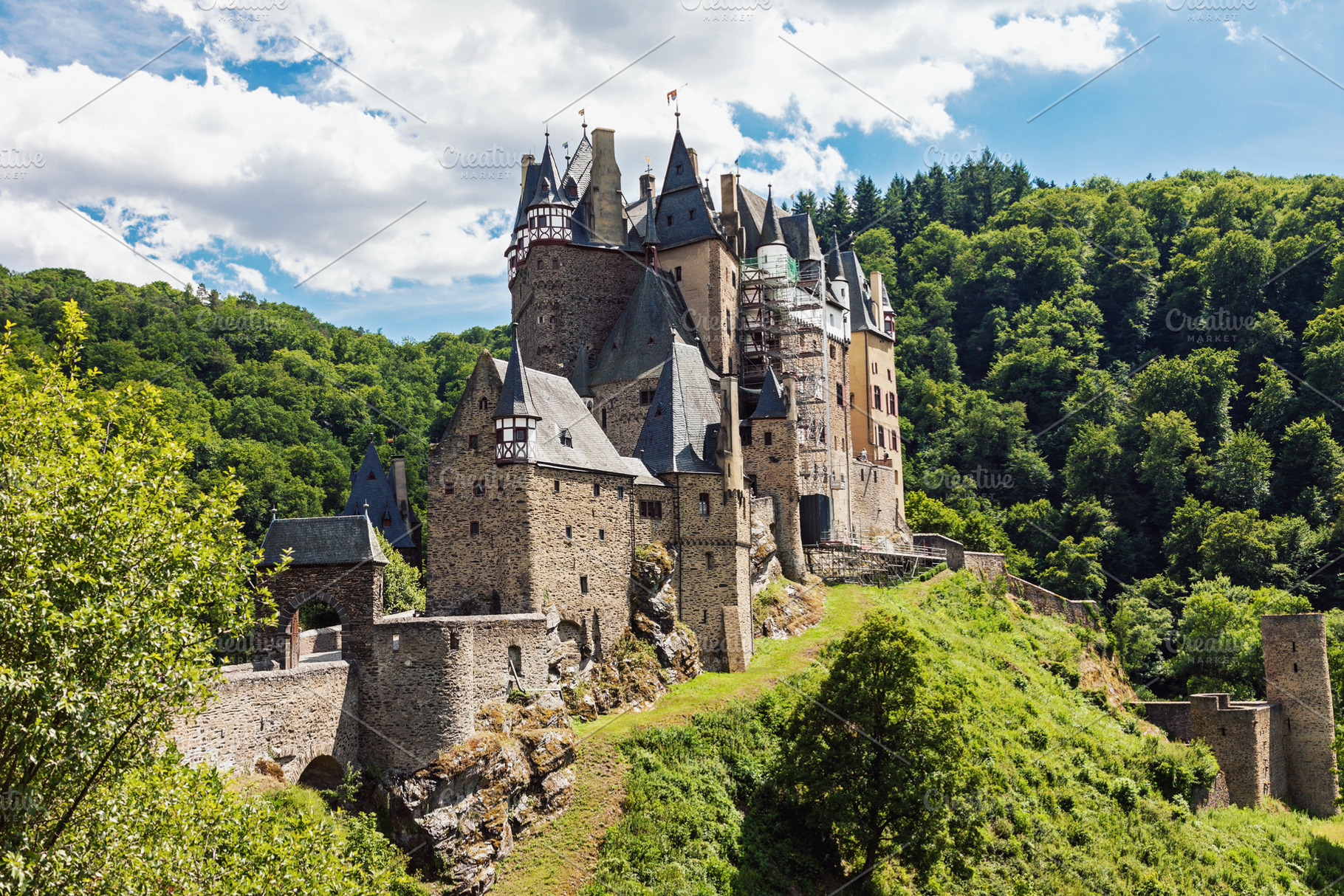 Eltz Castle in Germany, an Architecture Photo by BOOCYS