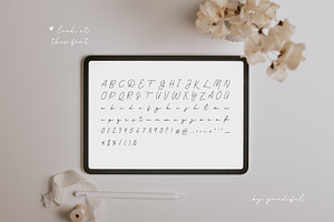 Danielas Sensation Handwritten Font