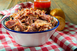 Pulled pork with vinegar barbecue sa