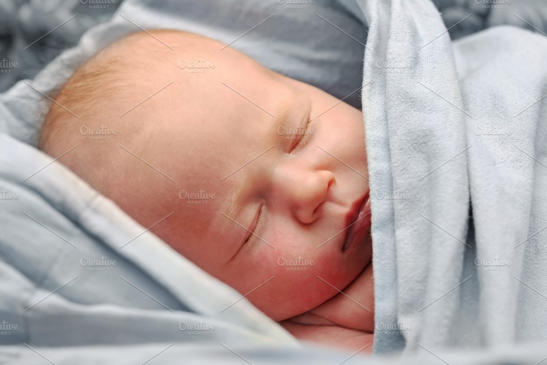 Newborn sleeping, a Photo by saiko3p
