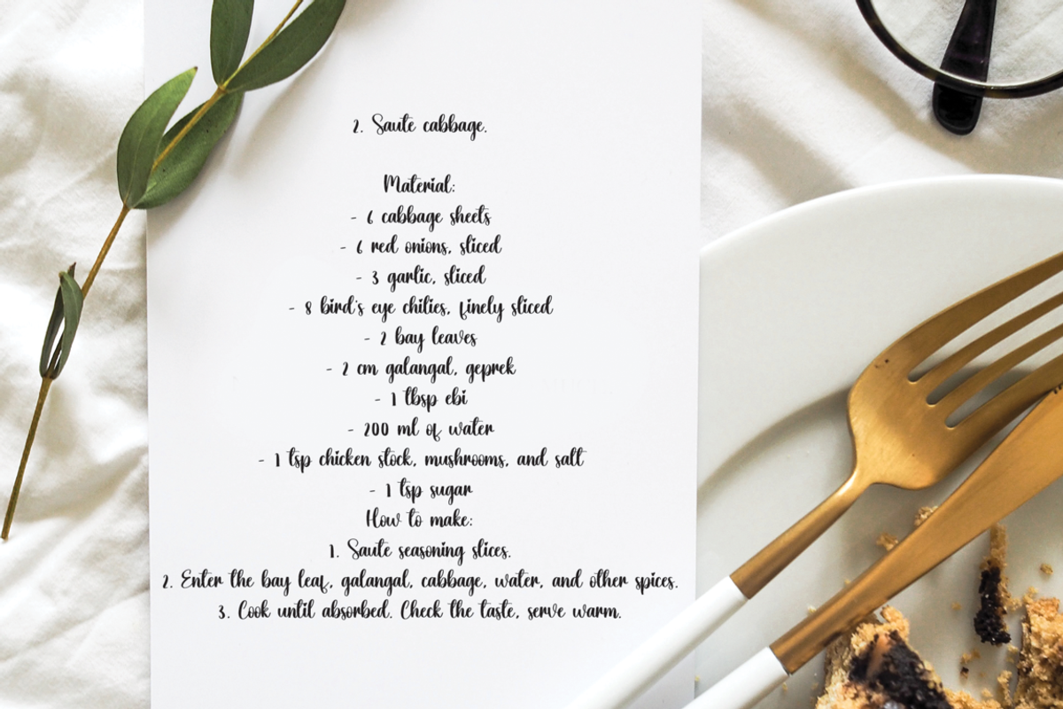 Onegreen | Script Font, a Script Font by Scratchones (Photo 2 of 7)