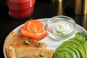 Roasted thin pancakes with smoked salmon and sauce