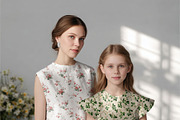 Matching Mom & Girl Mockup (PSD), a Shirt Mockup by 1001 mockups (Thumbnail 7 of 13)