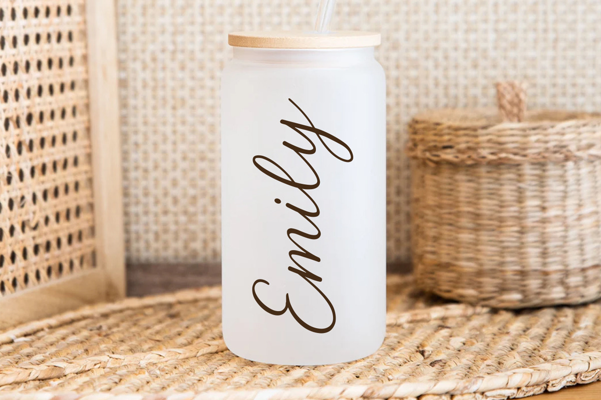 Wendy Caden - Lovely Heart Font, a Script Font by Jozoor (Photo 8 of 10)
