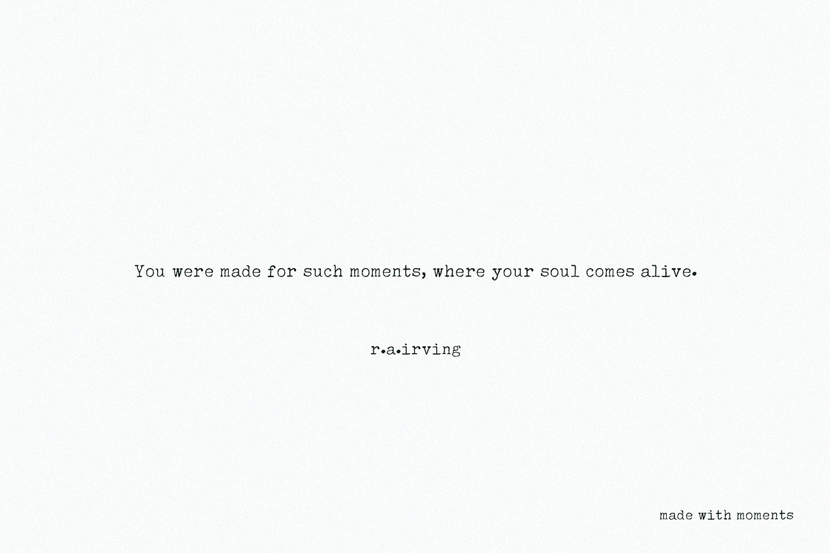 Moments | Typewriter Font preview 6