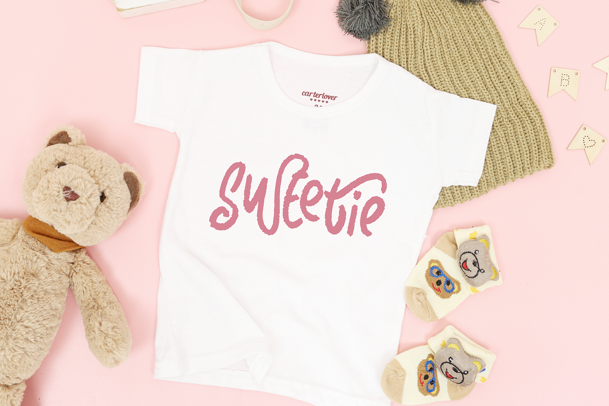 Unicorn Glowing, a Font by Dumadistyle (Photo 7 of 7)
