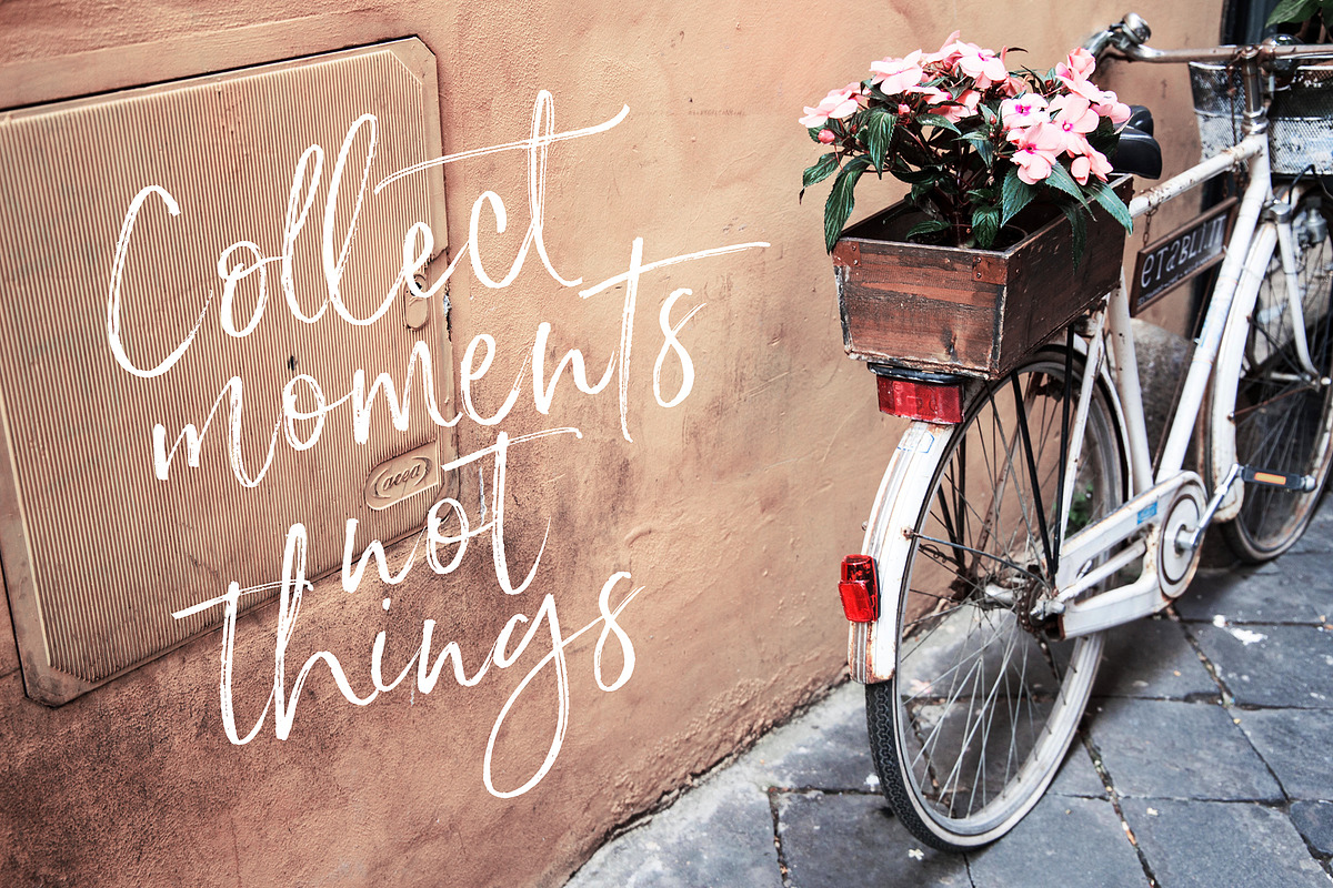 Saturday Script Brush Font preview 3