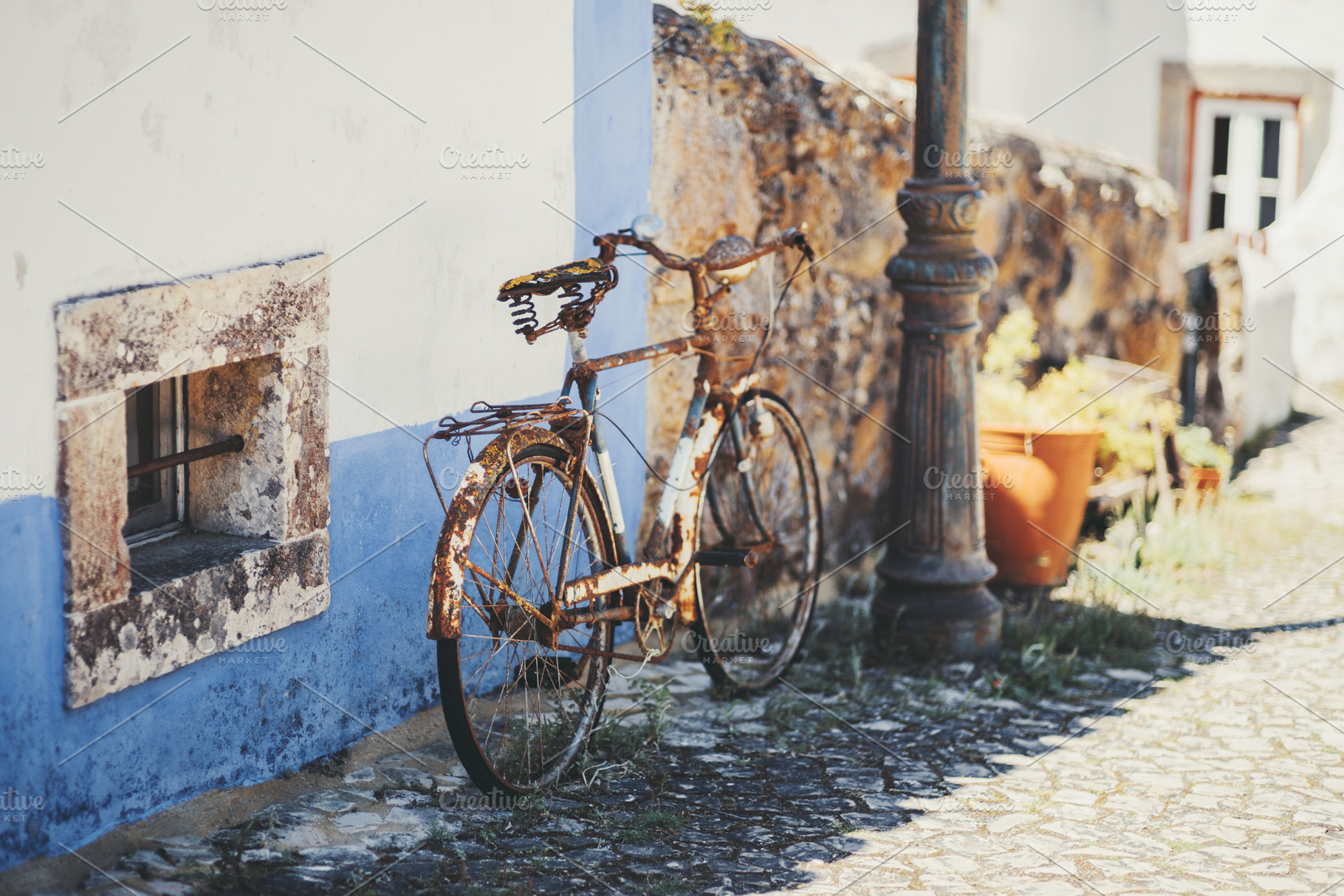 Rusty bike on cobblestone alley, a Wallpaper Photo by SkyNext