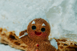 close view of smiling gingerbread man, a Photo by Nito