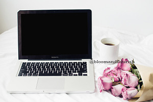 LIfestyle Laptop Flowers