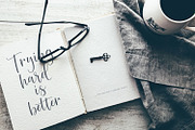 Hunsleitta - Script Font, a Script Font by Maculinc Type (Thumbnail 6 of 18)
