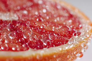 Fresh grapefruit slice with bubbles, a Photo by Beautiful things