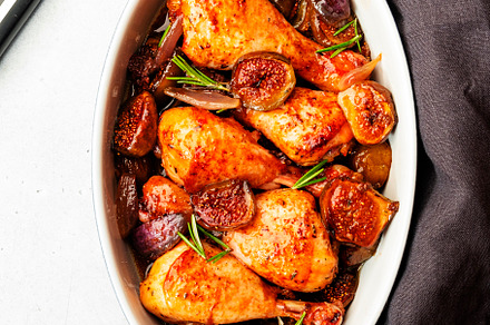 Baked chicken legs, drumsticks with figs and red onions in ceram, a Food & Drink Photo by 5PH