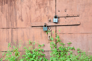Abandoned garage doors, an Architecture Photo by BOOCYS
