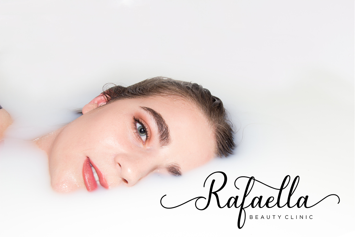 Bluebell - Calligraphy Font preview 3