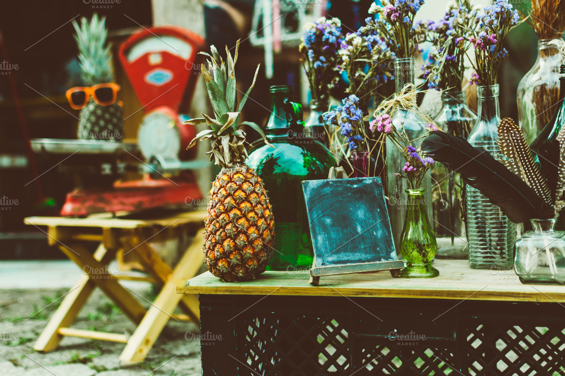 second hand street market, a Photo by André Bernardo