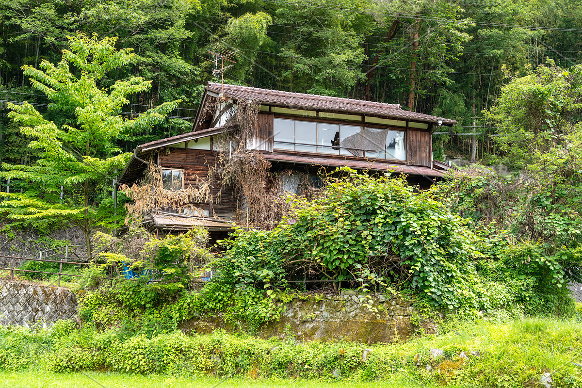 Traditional wooden house on Nakasendo trail between Magome and T, an Architecture Photo by GoodGoods (Photo 2 of 2)