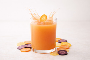 Glass of fresh juice splashing with, a Photo by Dvoevnore photos
