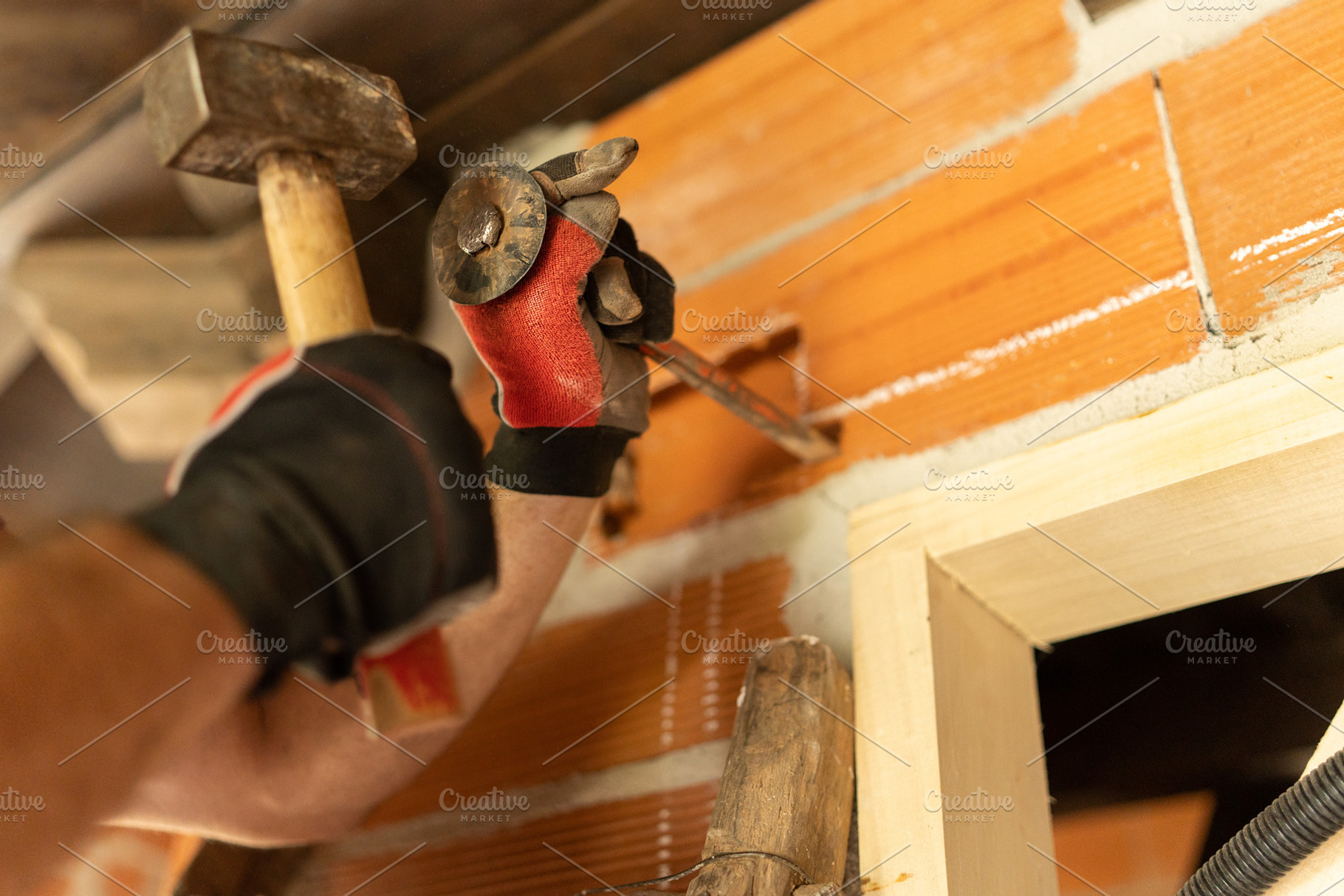 Man making a groove in the wall to put wiring, a Person Photo by Iván Moreno STOCK PHOTO