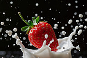 102 Fruits & berries milk splashes, a Food & Drink Photo by Handmadefont (Thumbnail 15 of 16)