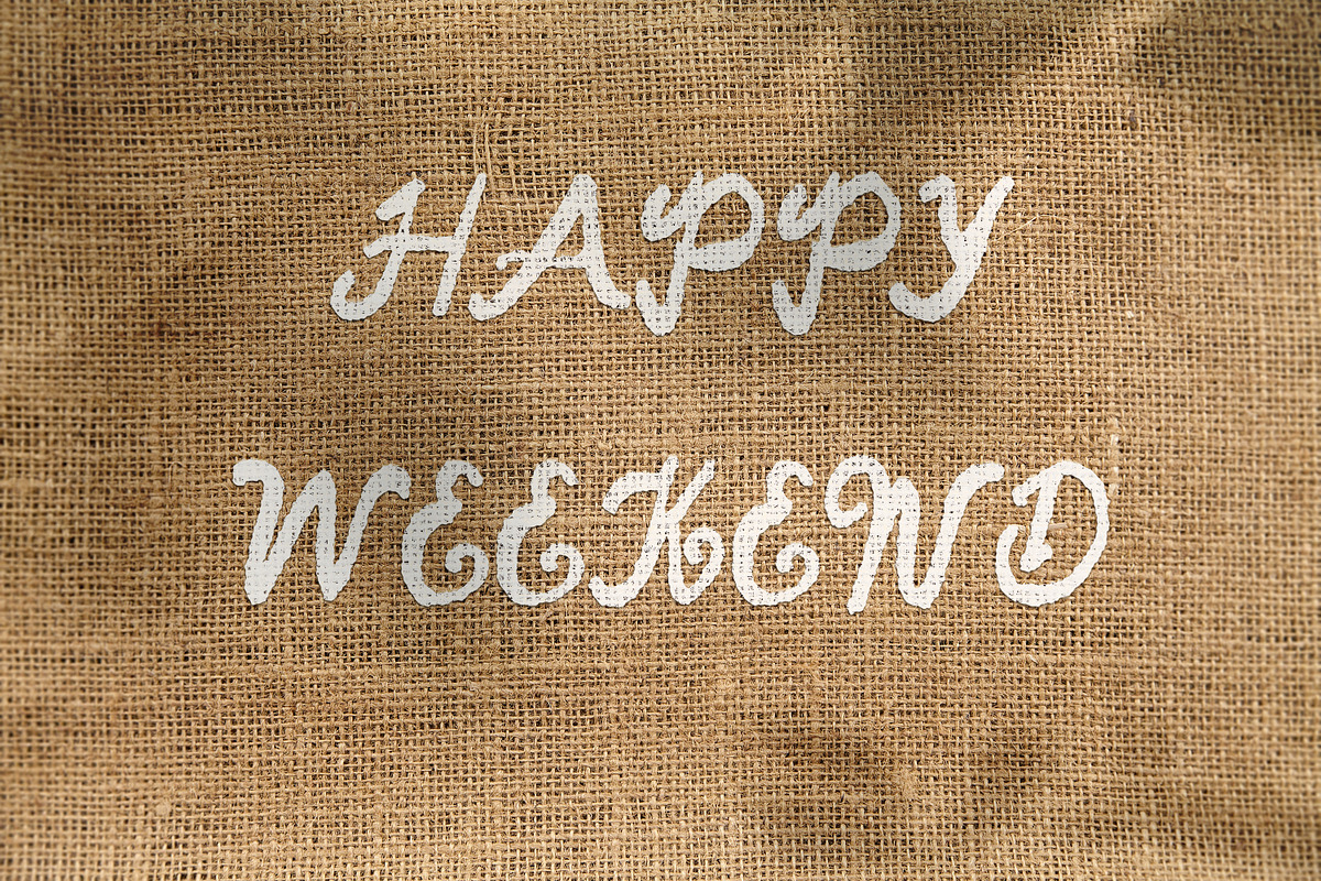 HELDO - Elegant Handwritten Font, a Script Font by Naistudio (Photo 6 of 7)