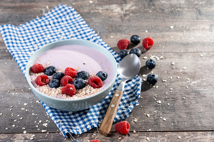 Healthy smoothie bowl with berries