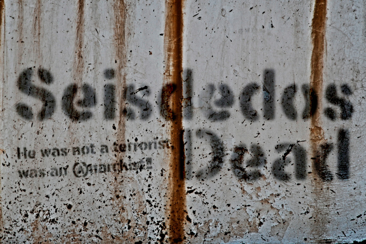 Seisdedos Dead Stencil -2 Fonts- preview 3
