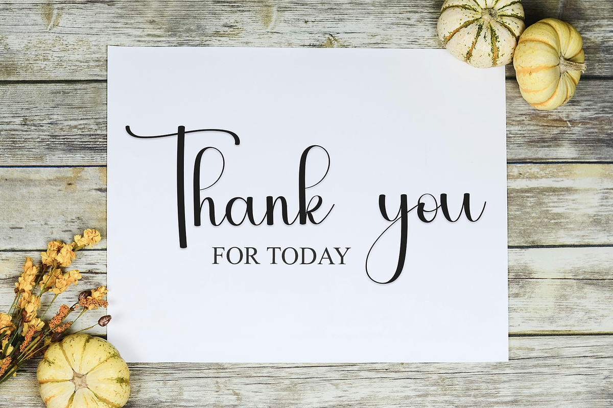 Holiday Saturday, a Handwritten Font by InermediaSTUDIO (Photo 7 of 7)