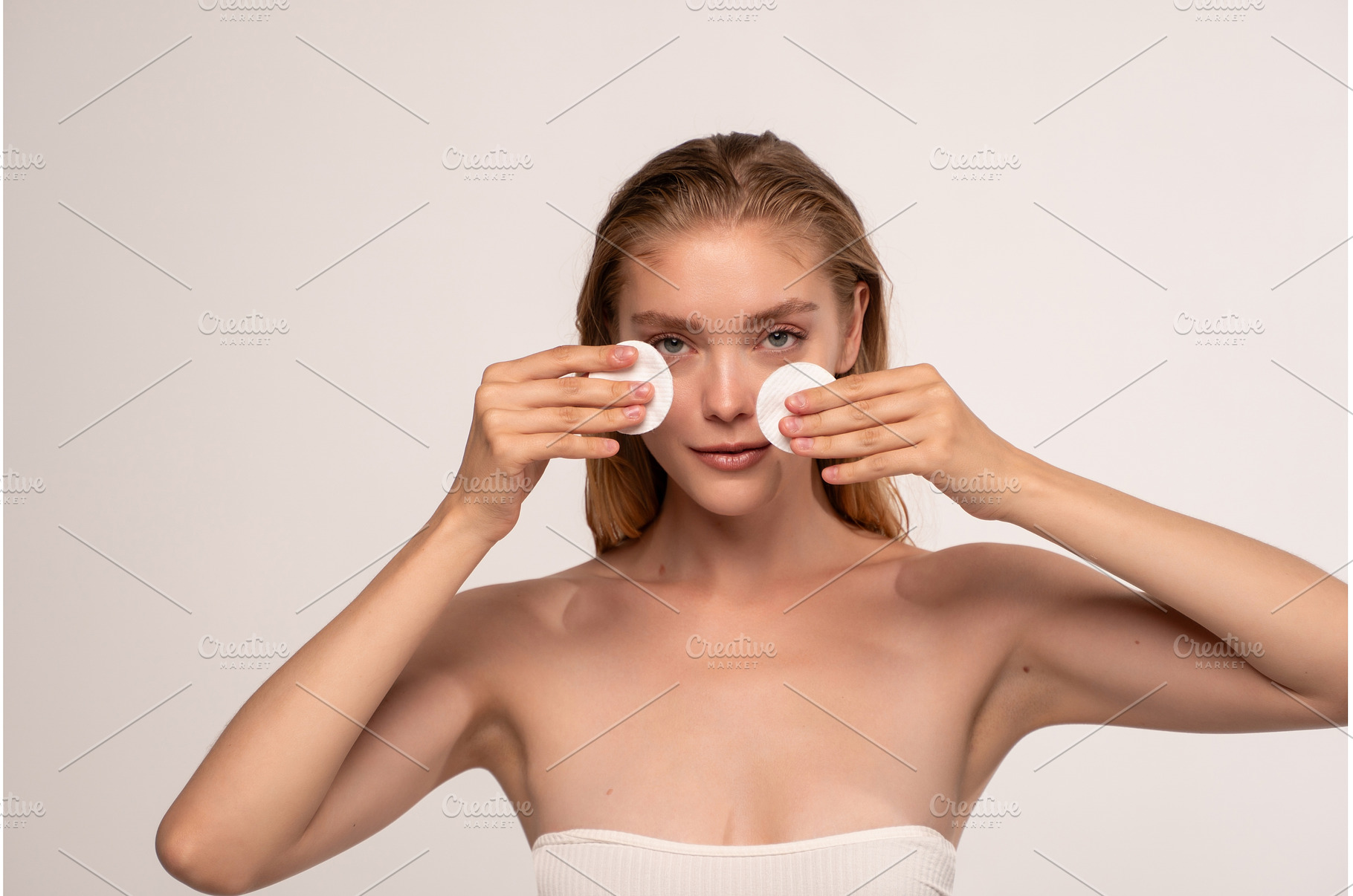 Young woman completing daily, a Beauty & Fashion Photo by volodymyrshtun13795