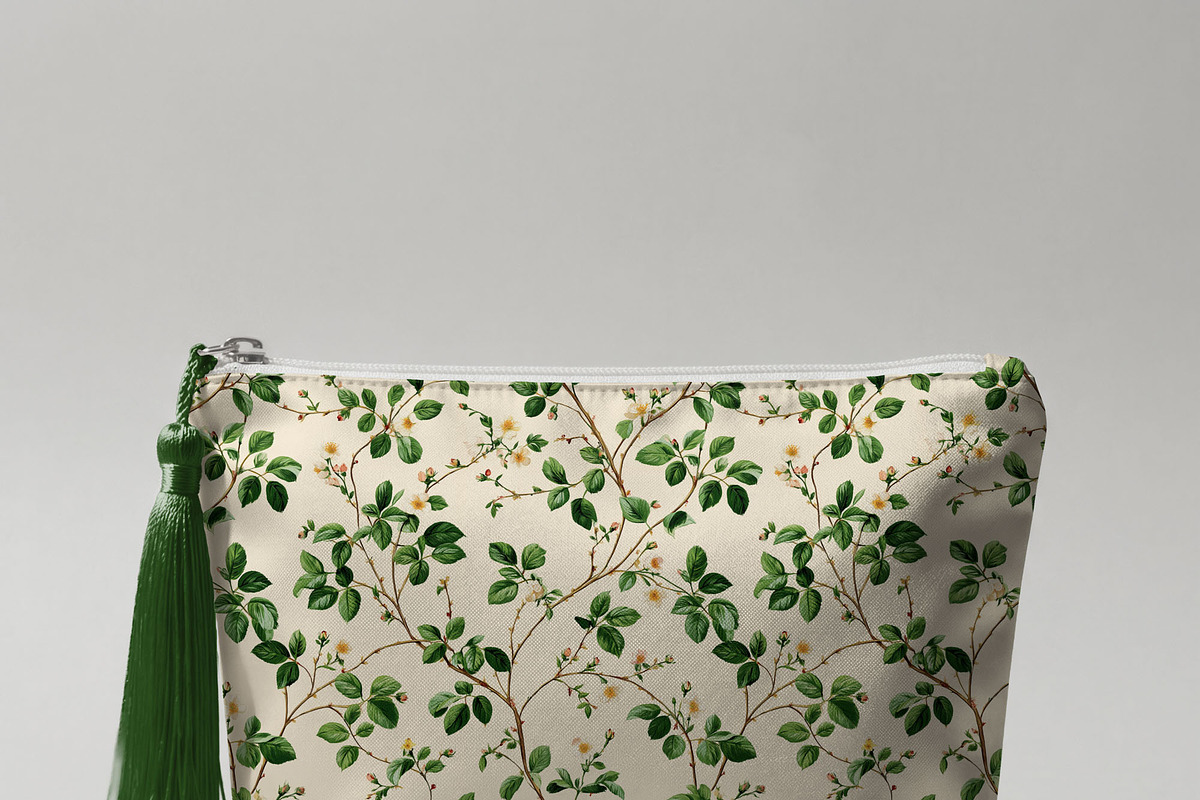 Satin Cosmetic Bag Mockup PSD, a Household Mockup by 1001 mockups (Photo 8 of 13)
