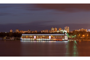 Hotel on the water, an Architecture Photo by Leonid Andronov