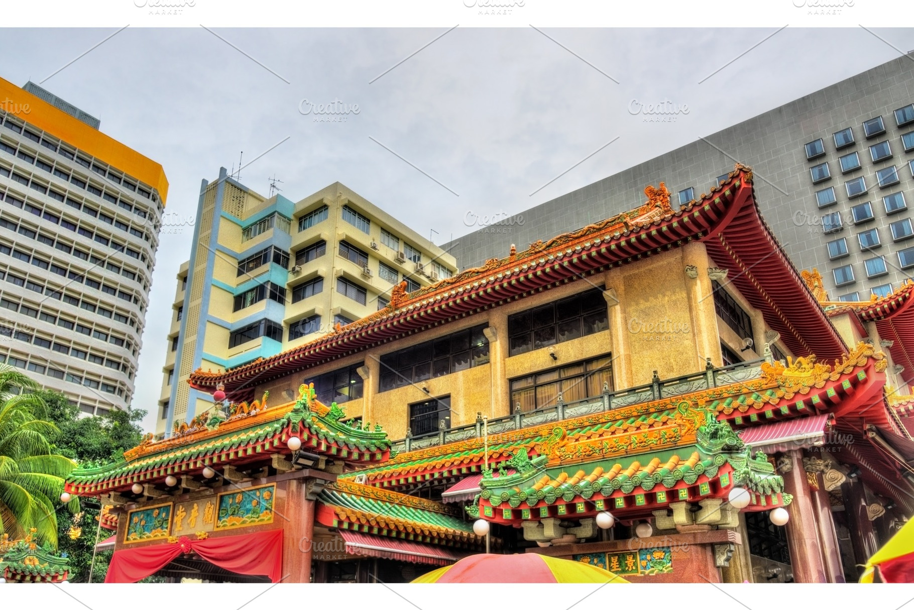 Kwan Im Thong Hood Cho Temple in Singapore, an Architecture Photo by Leonid Andronov