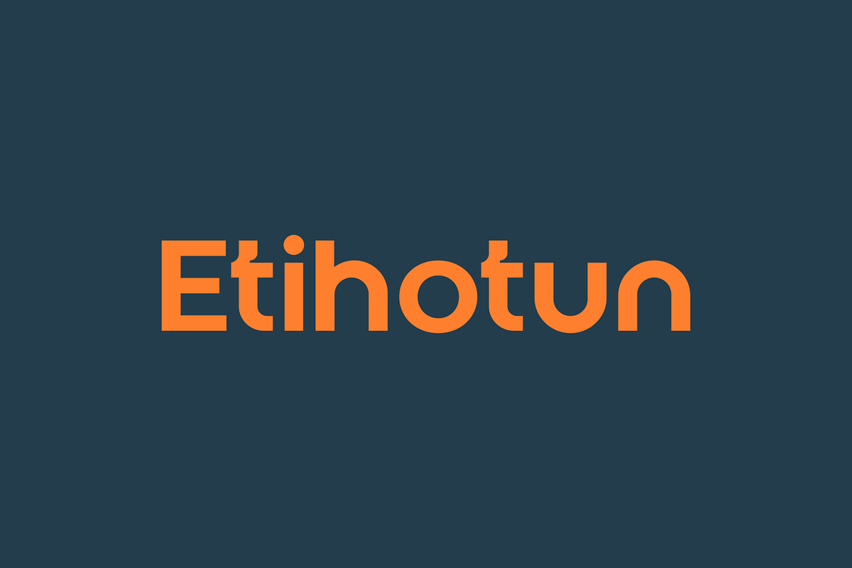 Quatty - Modern Display Typeface, a Font by Letterna (Photo 4 of 4)