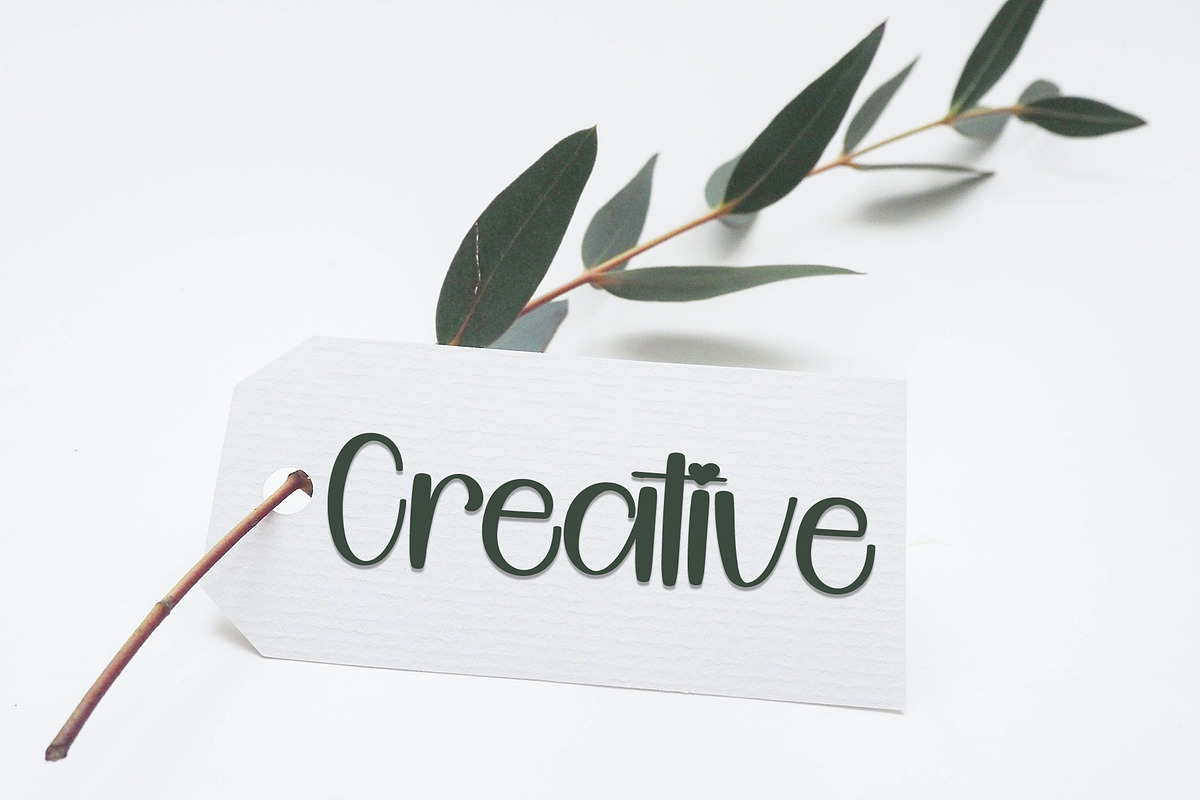 Holiday, a Handwritten Font by FreshTypeINK (Photo 4 of 8)