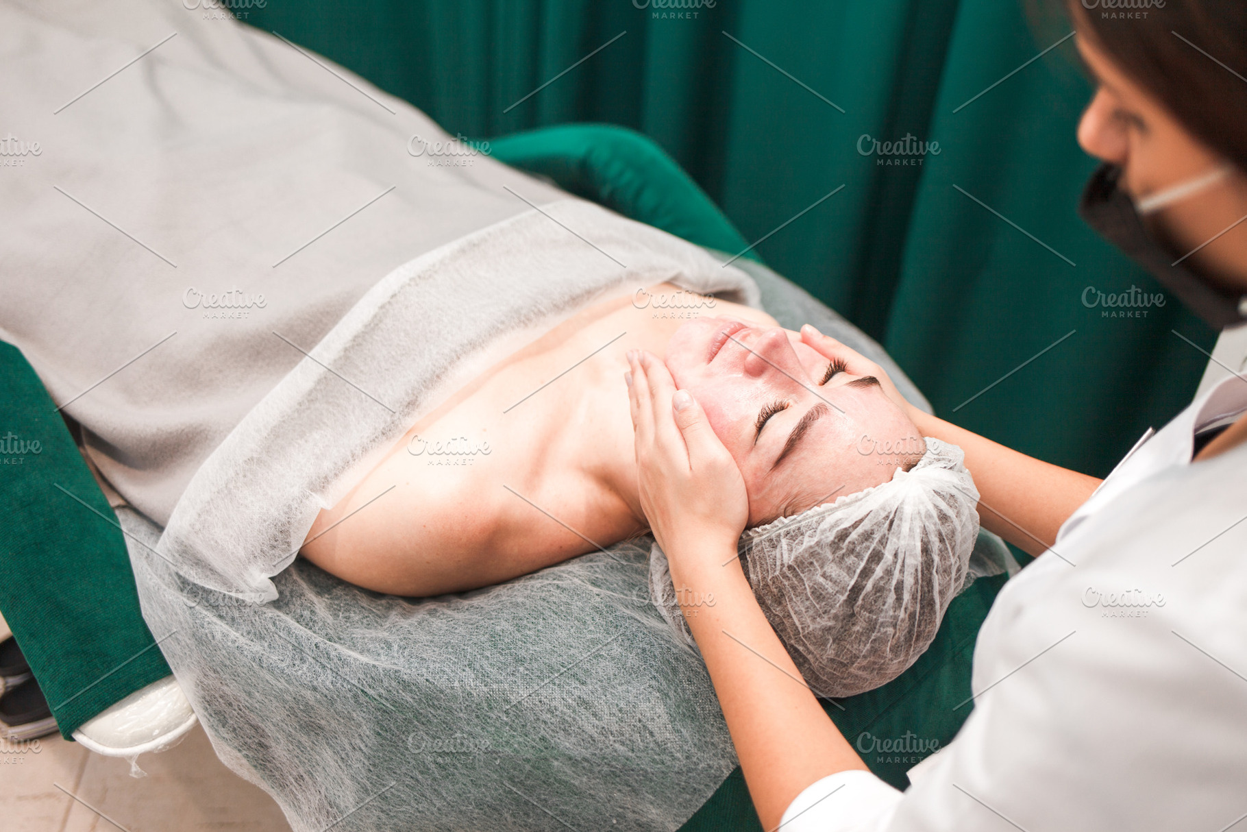 Doctor beautician makes cosmetic, a Photo by borodai94