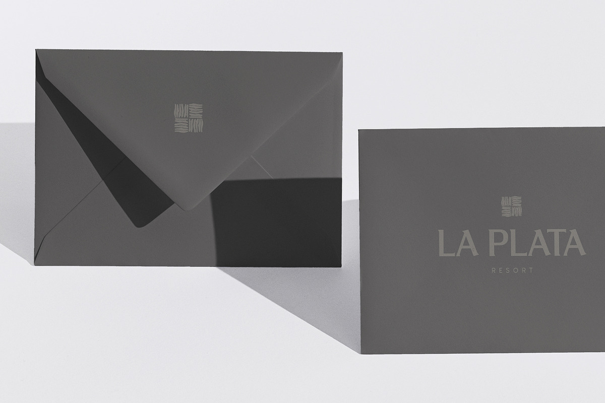Lamrata Serif Display Font, a Serif Font by Hishand Studio (Photo 3 of 10)