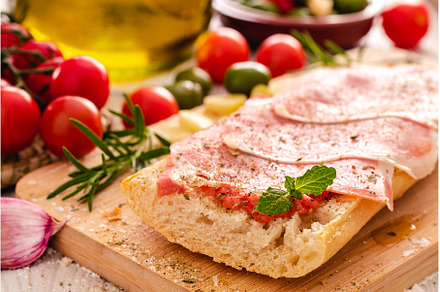 Toast with ham oil and tomato, a Food & Drink Photo by Daniel Megias