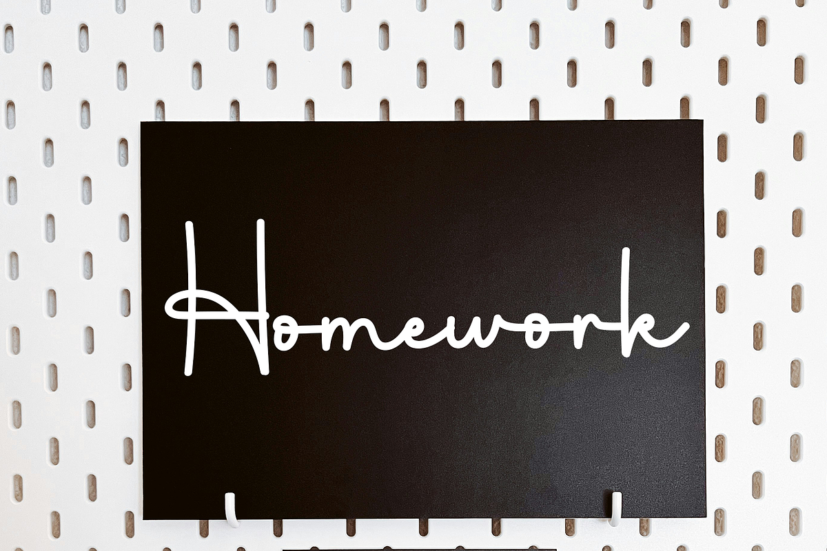 Christmas Adventure, a Handwritten Font by InermediaSTUDIO (Photo 8 of 8)